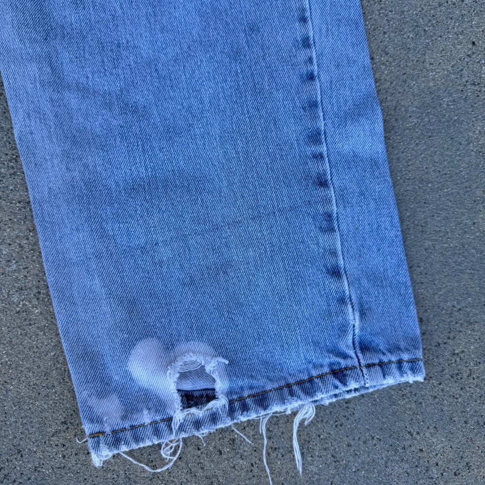 Levi's 550 Relaxed Fit Light Wash Denim Jeans Mens 38x32 Vintage Distressed - Picture 6 of 11